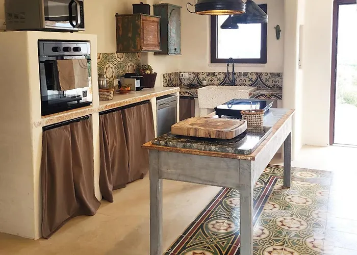 Lamia Nova 펜션 오스투니