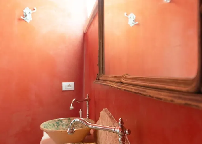 Lamia Nova 펜션 오스투니